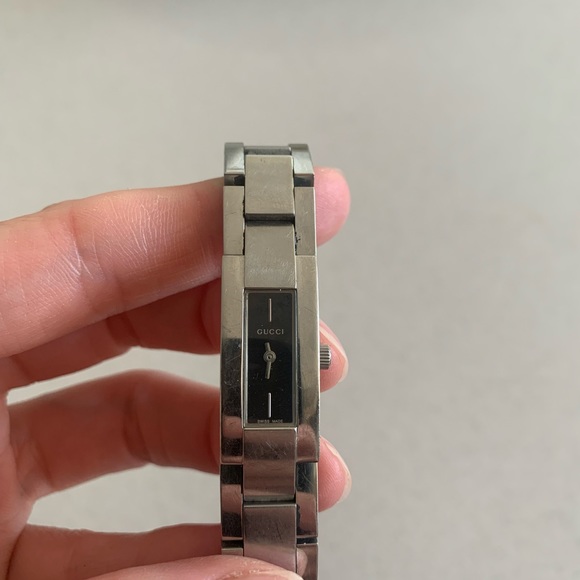 AUTHENTIC GUCCI Swiss made brushed stainless steel women’s watch - Picture 3 of 7